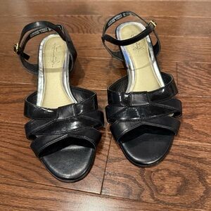 Hush Puppies Black Strappy Sandals- 9W